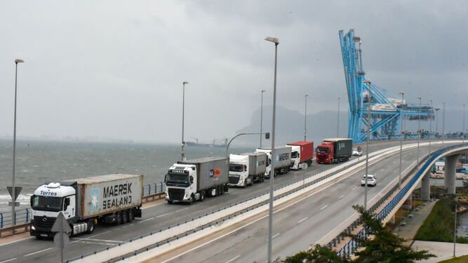 Transportistas CCOO y UGT de Cádiz consiguen una subida del 9.5%