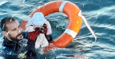 Habla el guardia civil que rescató a un bebé en el mar de Ceuta